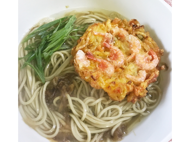 かきあげうどん、普通のうどんでももちろんおいしいですが、大阪うろんならなおおいしい。