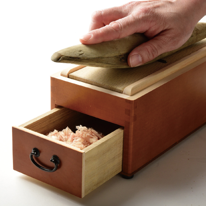 かつお節を削るシーン